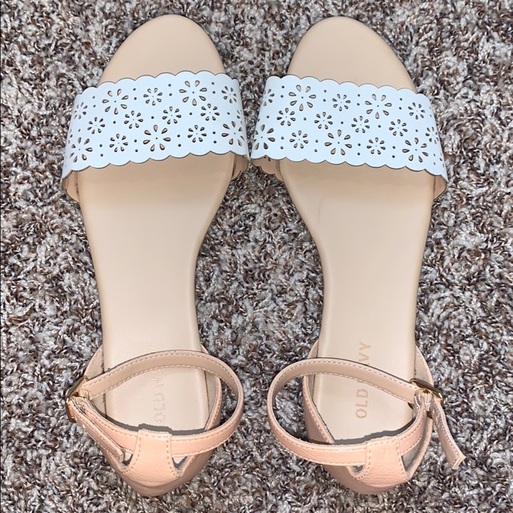 Old Navy women’s sandals (size 6)